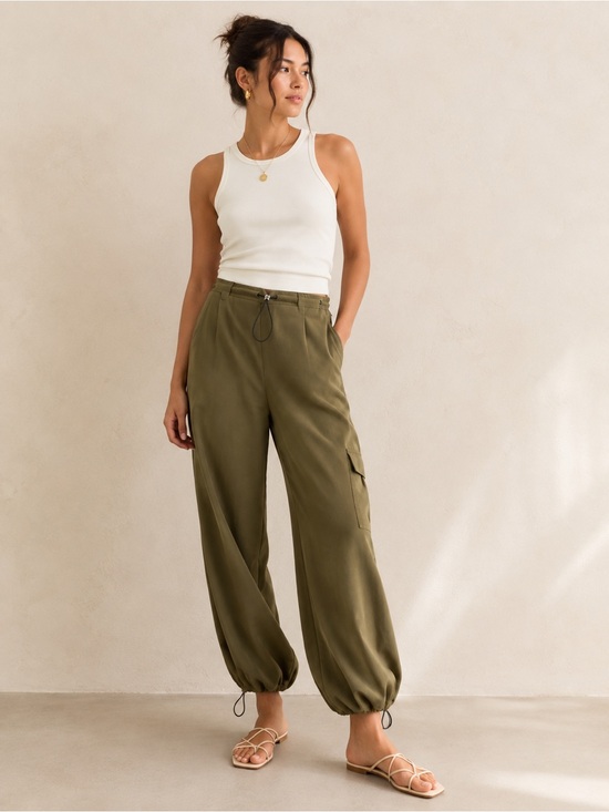 Anthropologie Pants - Anthropologie Bungee Parachute Jogger Pants Sz M